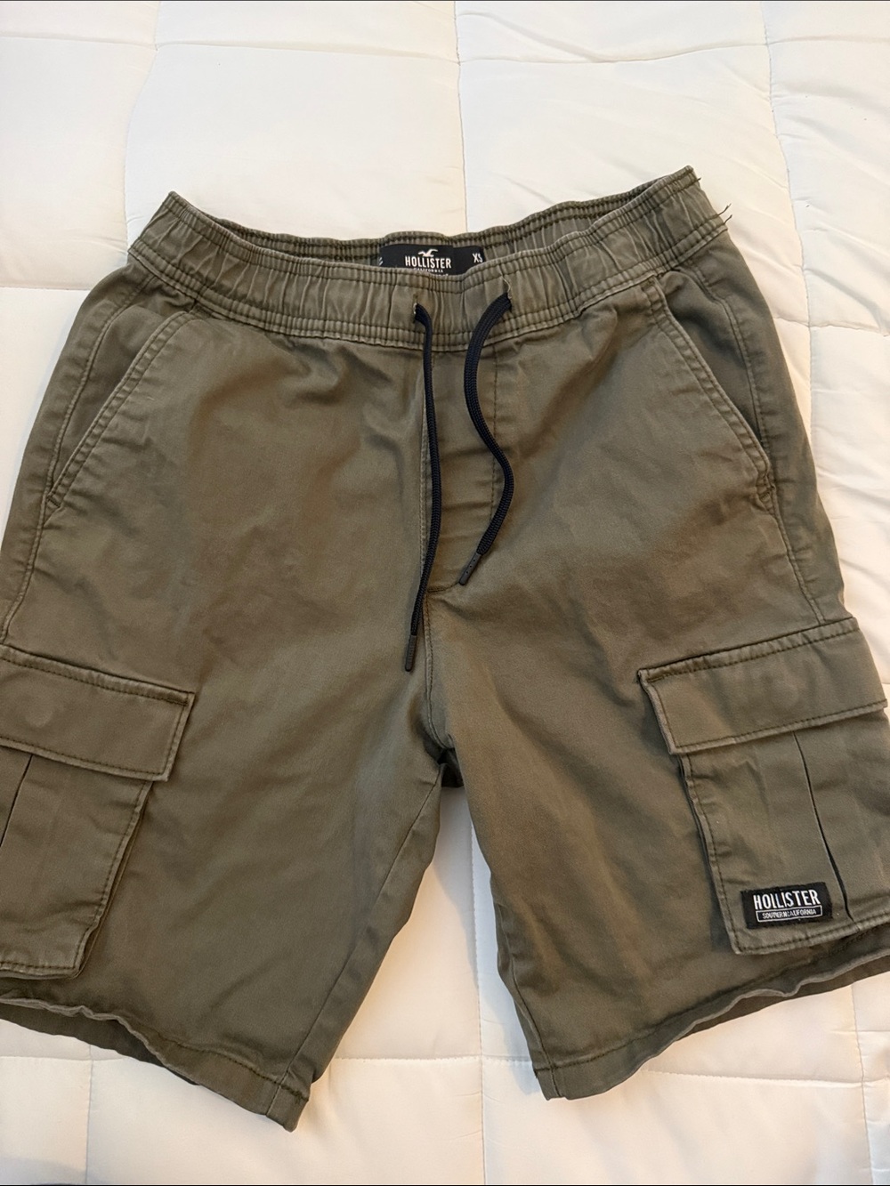 Hollister Men's Olive Green Cargo Shorts with Drawstring